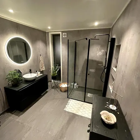 Modern With Amazing View Vakantiehuis *